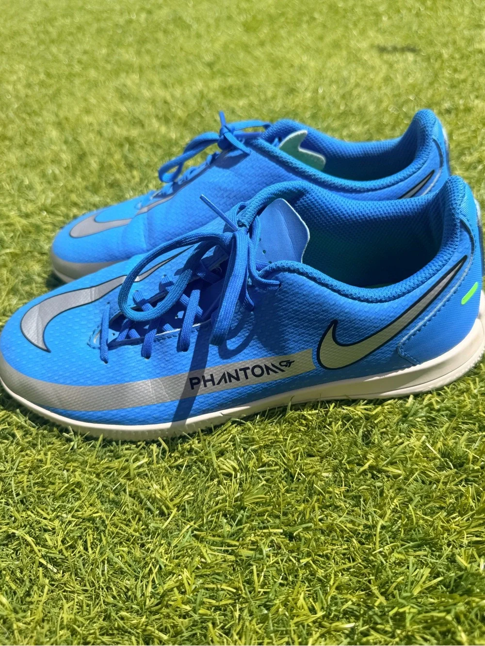Nike Kids Blue Phantom Indoor Soccer Shoes size 5y